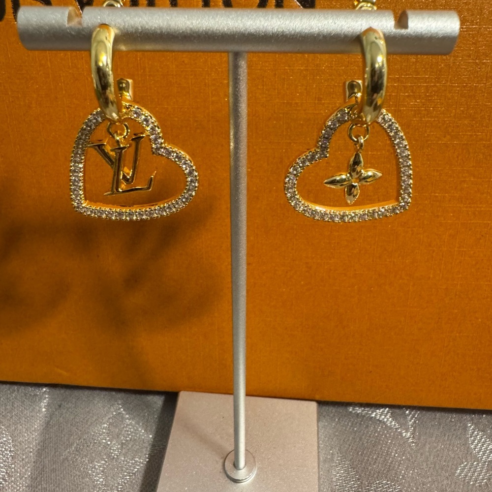 Louis Vuitton LV Star Gold Heart Earrings with Crystals